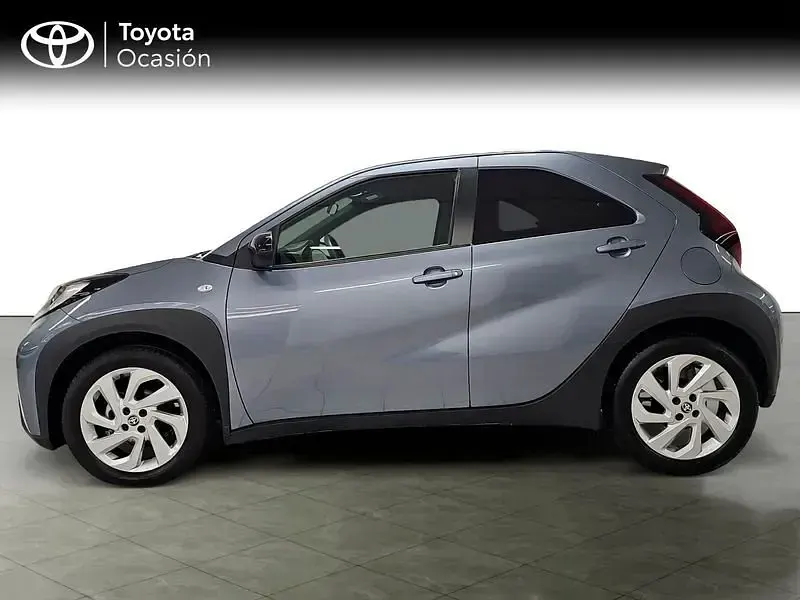 Usado Toyota Aygo X Play 72 CV (52 kW) 2025 Azul SUV
