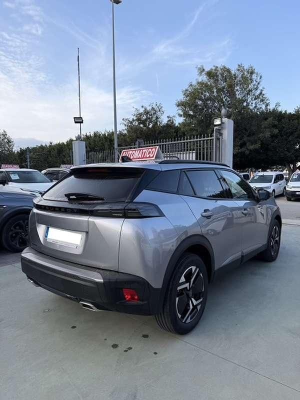 Usado Peugeot 2008 Allure 131 CV (96 kW) 2023 Gris SUV