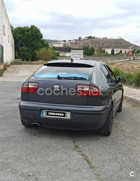 Usado Seat Leon 110 CV (80 kW) 2001 Gris / plata Berlina