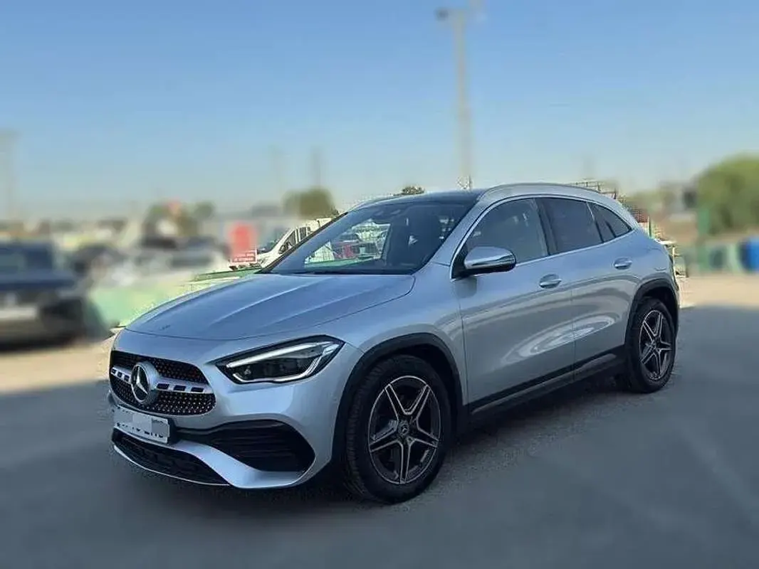 Usado Mercedes GLA45 AMG AMG 150 CV (110 kW) 2021 Gris SUV