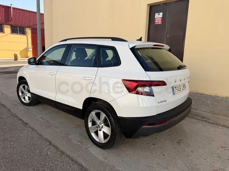 Usado Skoda Karoq Ambition 150 CV (110 kW) 2020 Blanco SUV