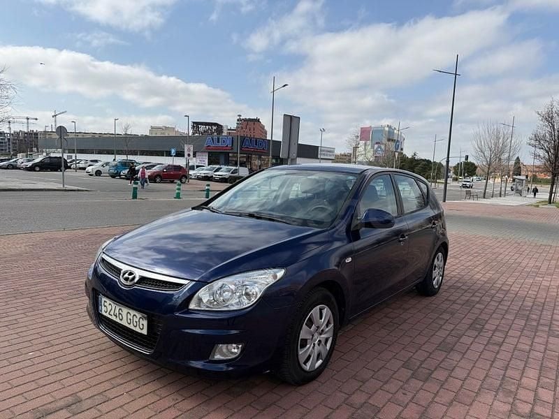 Usado Hyundai i30 Comfort 109 CV (80 kW) 2009 Azul Berlina