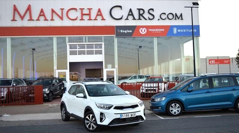 Usado Kia Stonic 120 CV (88 kW) 2023 Blanco SUV