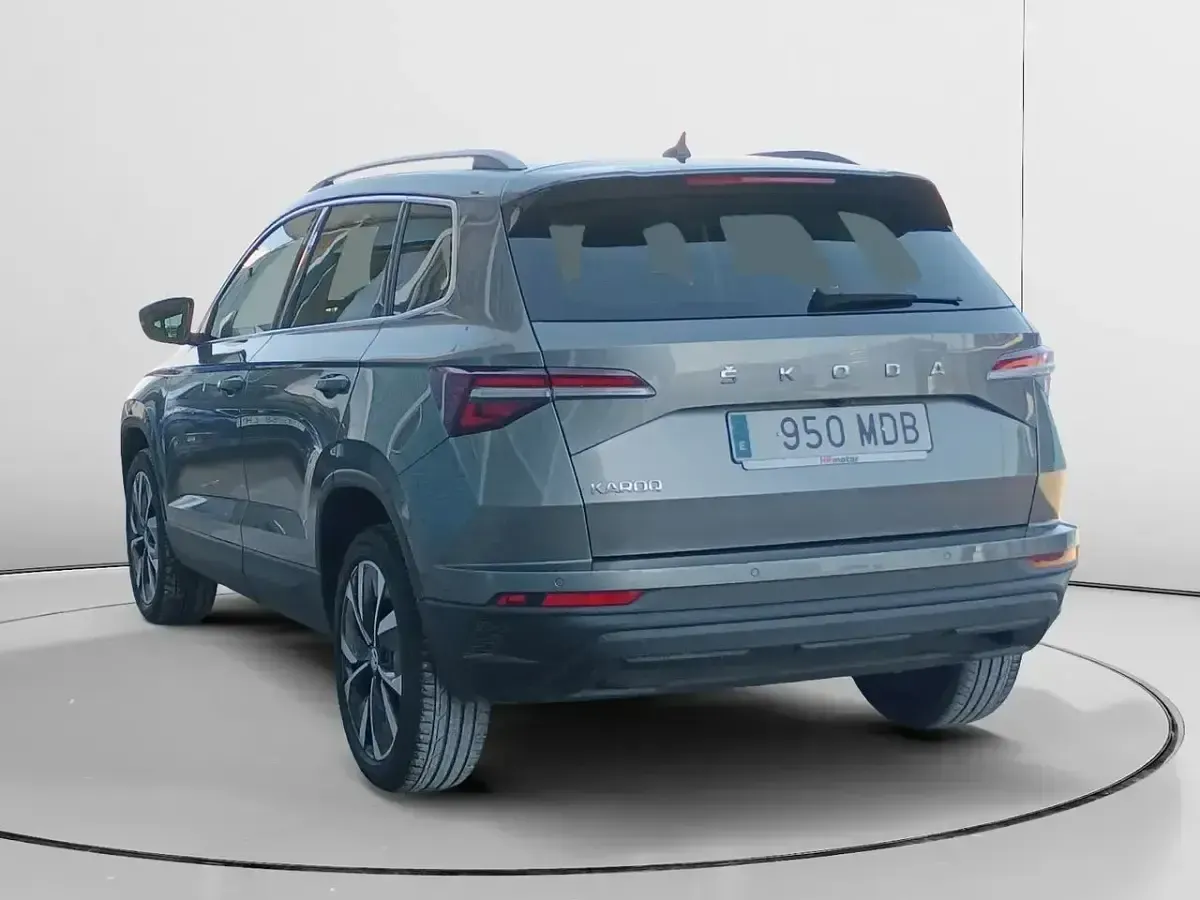 Usado Skoda Karoq Style 150 CV (110 kW) 2022 Gris / plata SUV