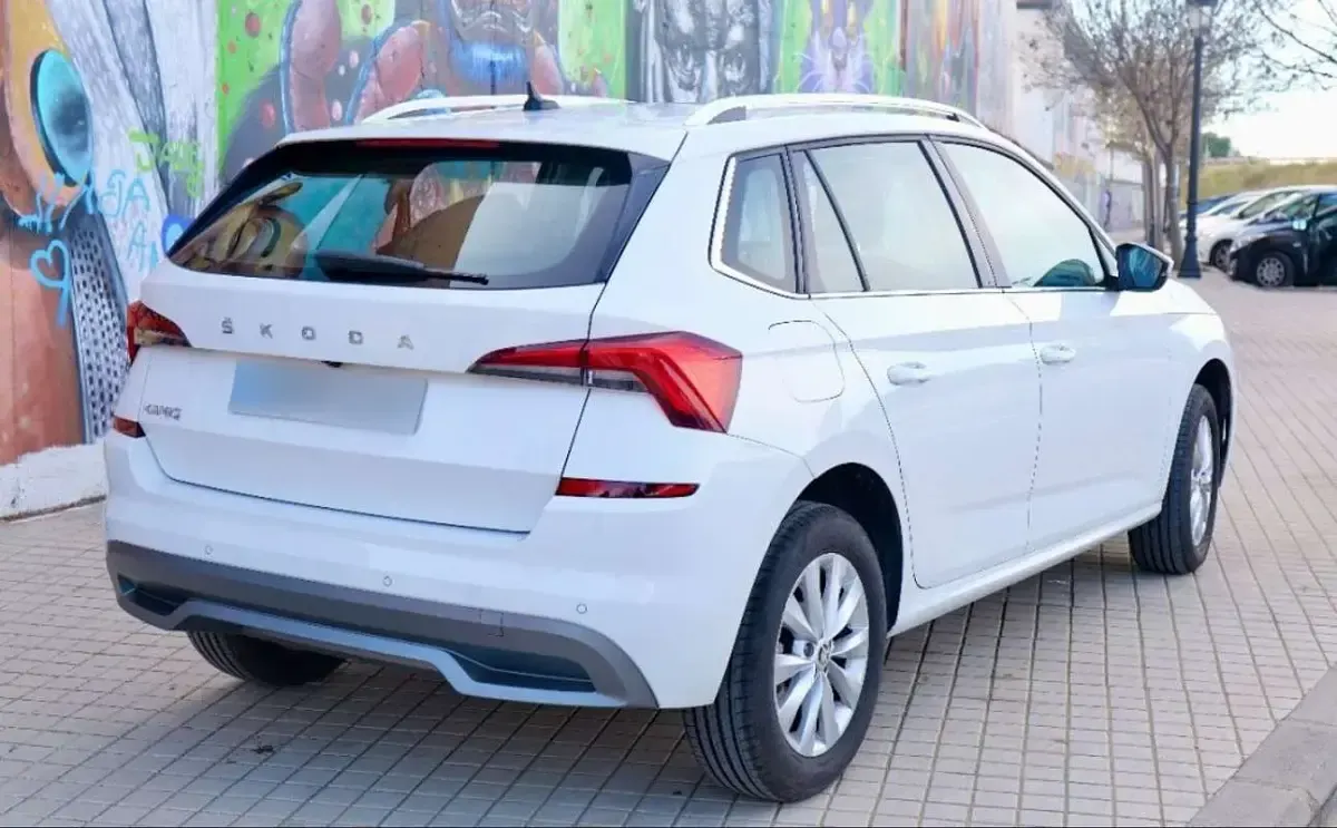 Usado Skoda Kamiq Active 110 CV (80 kW) 2021 Blanco SUV
