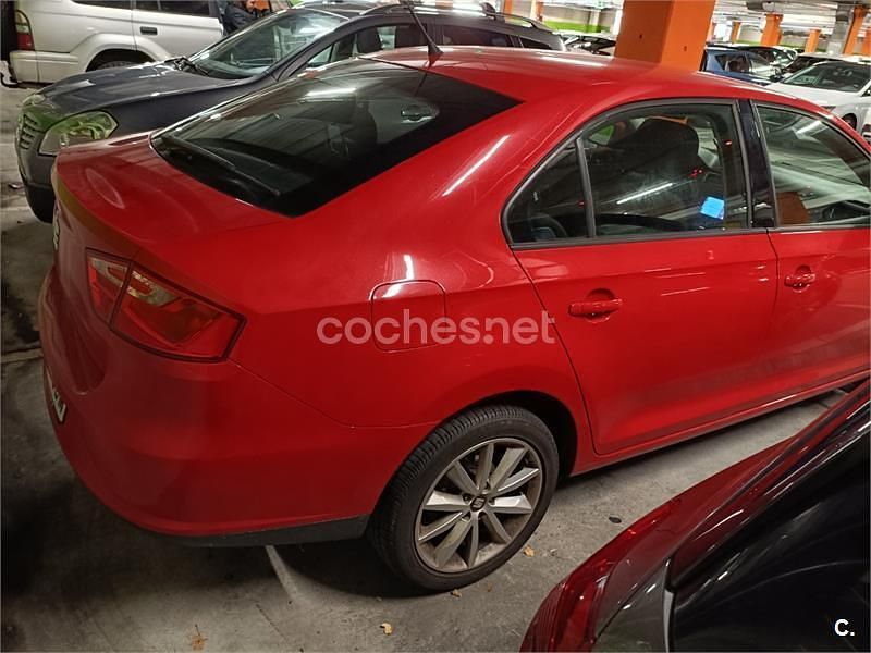 Usado Seat Toledo Reference 105 CV (77 kW) 2015 Rojo Berlina