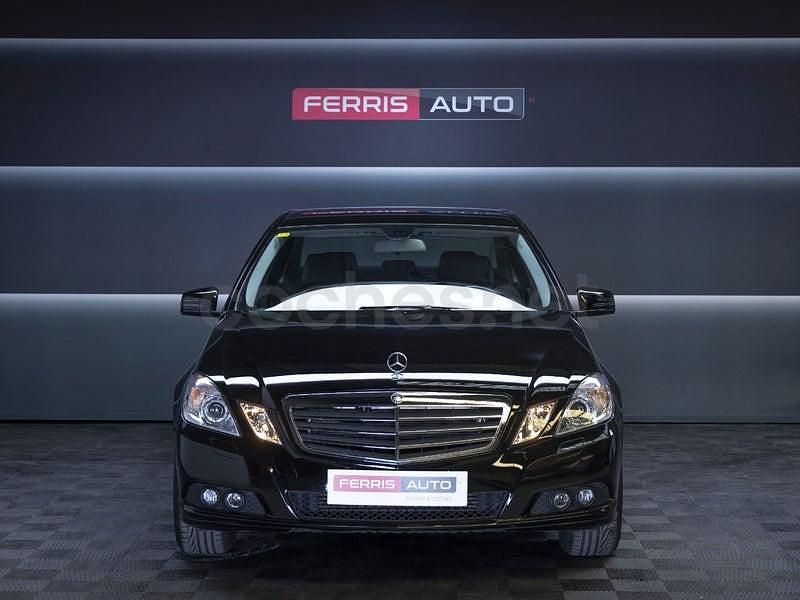 Usado Mercedes E200 136 CV (100 kW) 2011 Negro Berlina