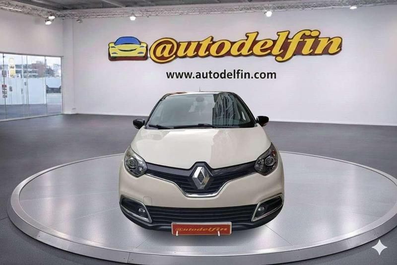 Usado Renault Captur Intens 90 CV (66 kW) 2014 Beige SUV