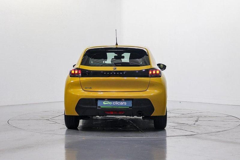 Usado Peugeot 208 Active 100 CV (73 kW) 2020 Amarillo Utilitario