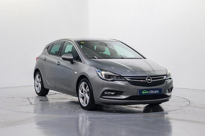 Usado Opel Astra Dynamic 136 CV (100 kW) 2016 Verde Berlina