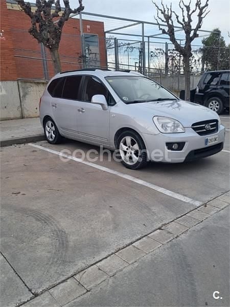 Usado Kia Carens 140 CV (102 kW) 2009 Gris / plata Monovolumen