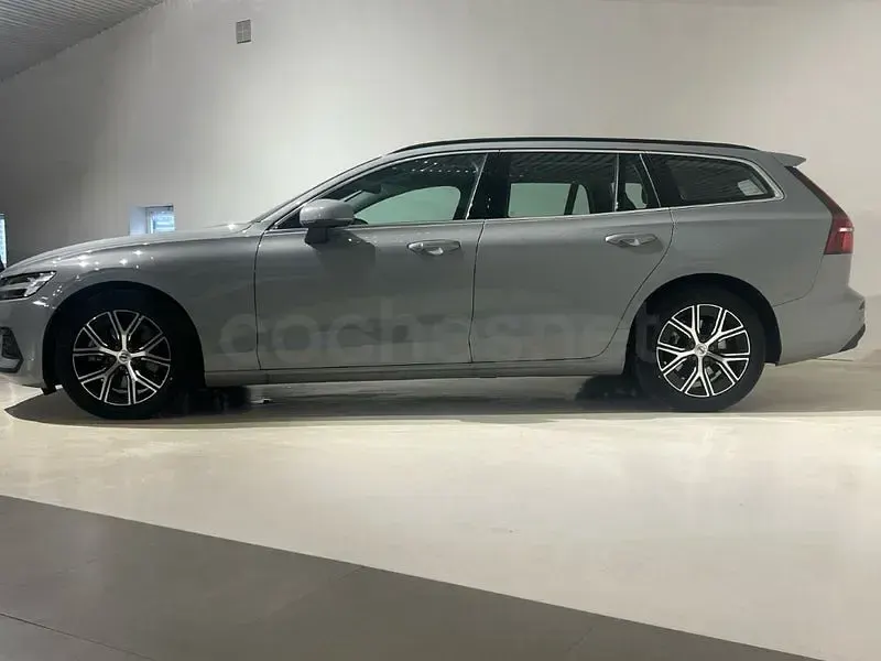Usado Volvo V60 Core 197 CV (144 kW) 2025 Gris / plata Familiar