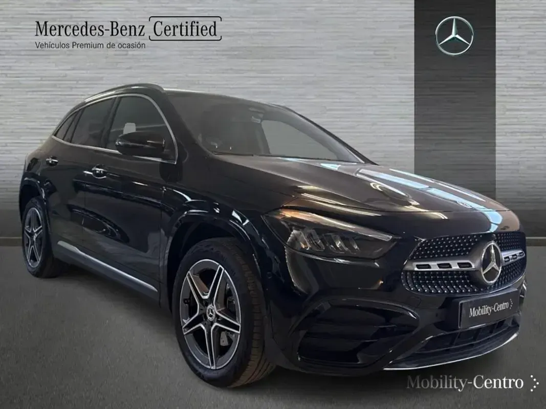 Usado Mercedes GLA250 163 CV (119 kW) 2025 Negro noche SUV