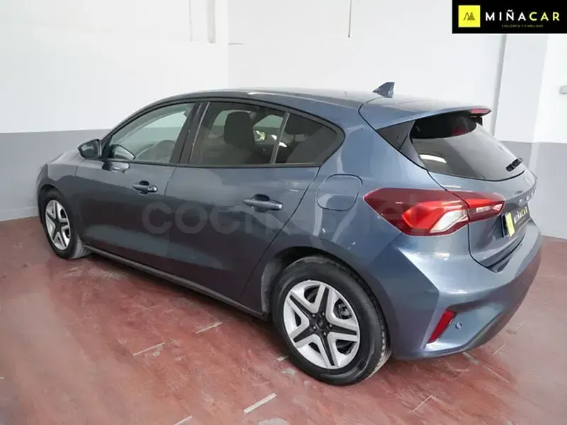 Usado Ford Focus Trend 120 CV (88 kW) 2022 Azul Berlina