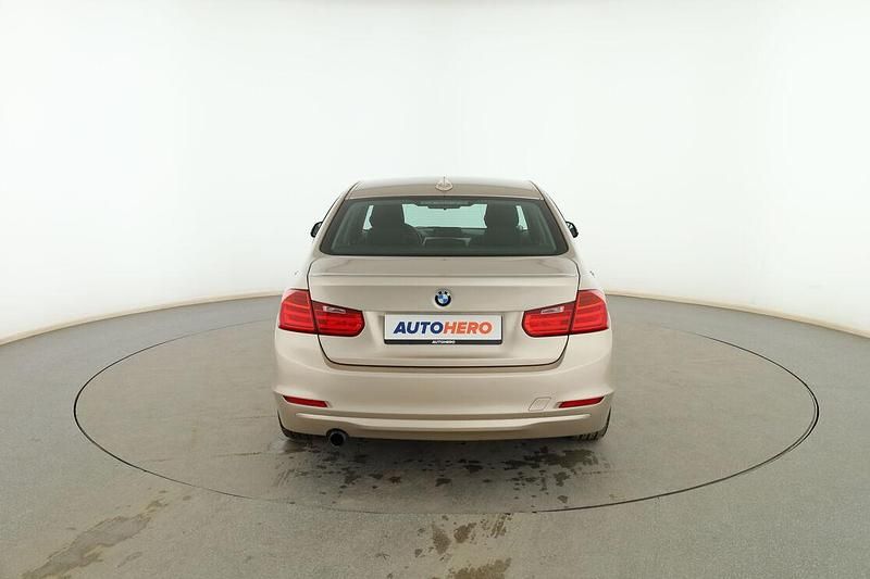 Usado BMW 316 Sport Line 135 CV (99 kW) 2015 Dorado Berlina