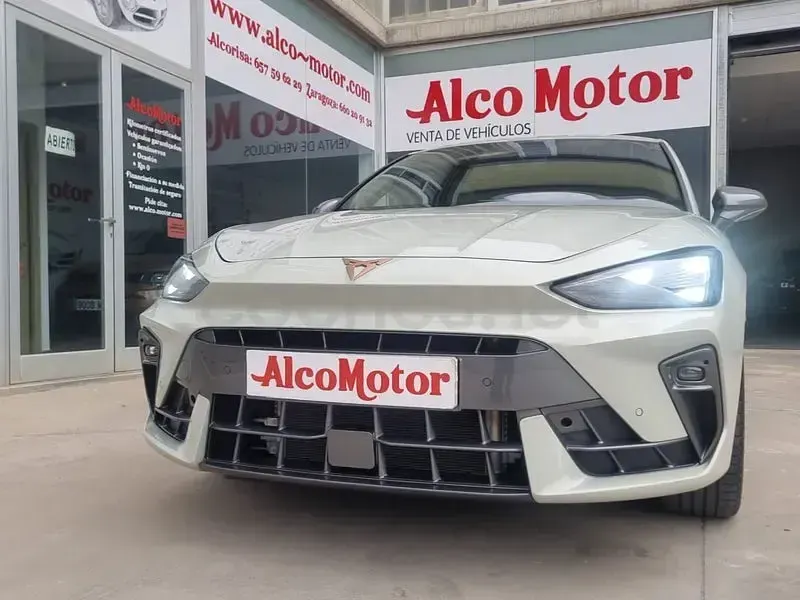 Usado Cupra Leon 150 CV (110 kW) 2025 Gris / plata Berlina