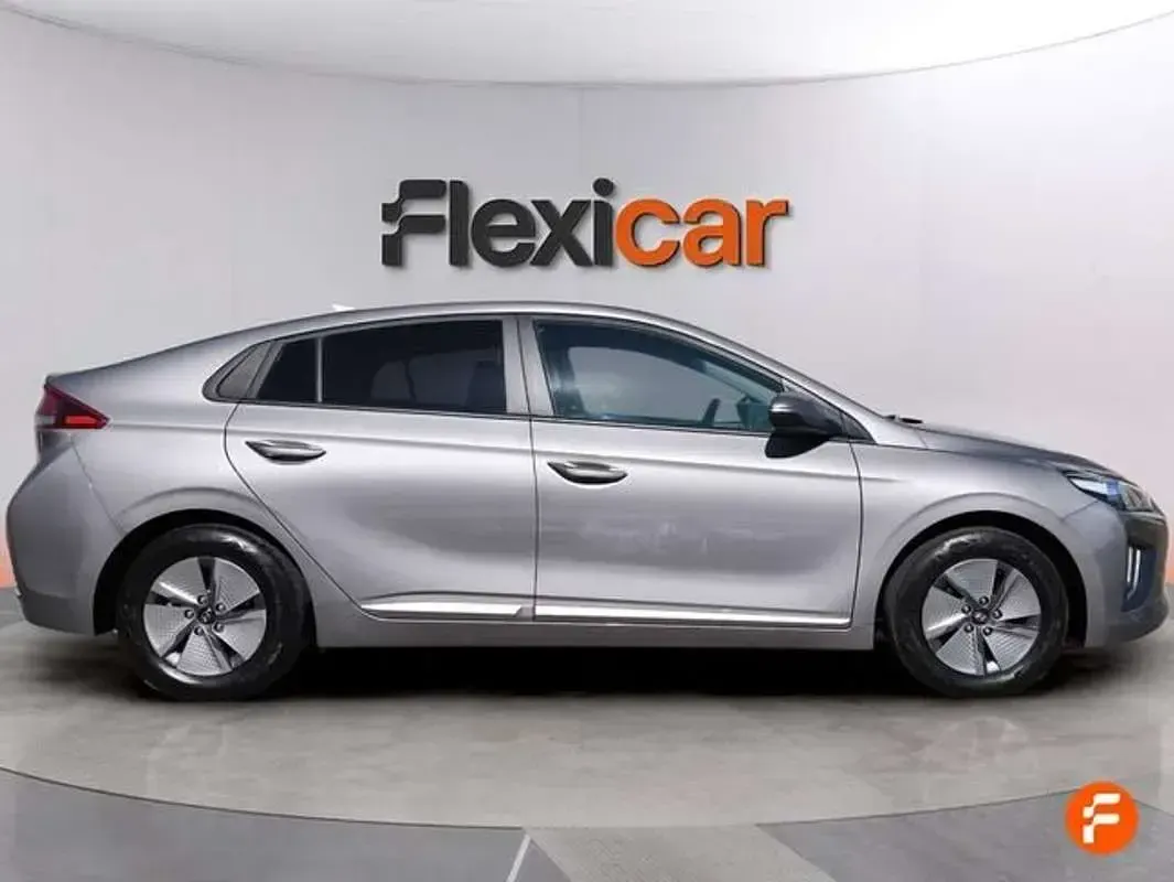 Usado Hyundai Ioniq Style 141 CV (103 kW) 2022 Gris Utilitario