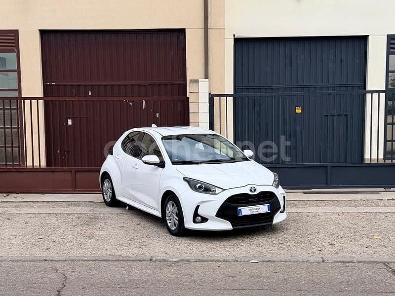 Usado Toyota Yaris Hybrid Business Edition 116 CV (85 kW) 2021 Blanco Berlina