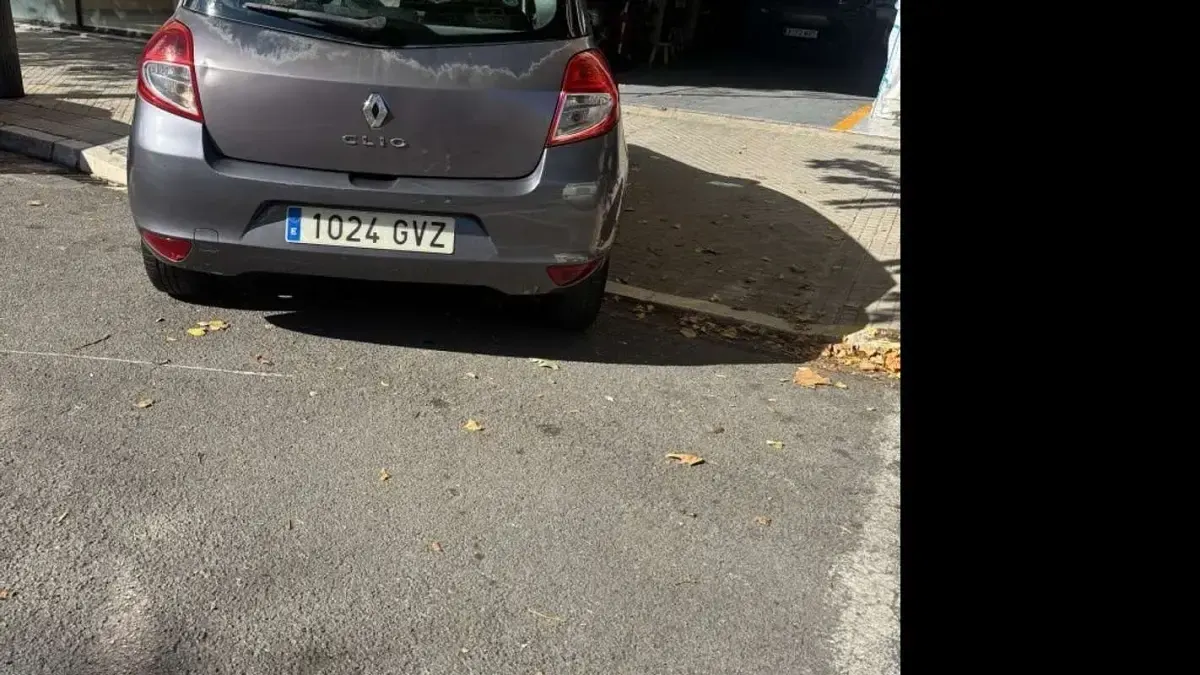 Usado Renault Clio Campus 75 CV (55 kW) 2010 Gris Utilitario
