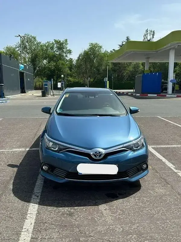 Usado Toyota Auris Hybrid Active 136 CV (100 kW) 2016 Azul Utilitario