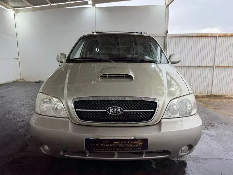 Usado Kia Carnival EX 144 CV (105 kW) 2005 Beige Monovolumen