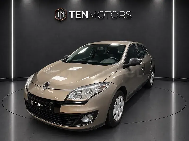Usado Renault Mégane III Expression 90 CV (66 kW) 2013 Gris / plata Berlina