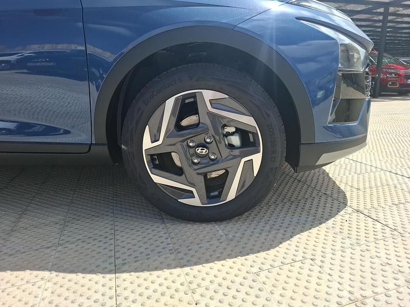 Nuevo Hyundai Bayon Blackline 100 CV (73 kW) 2025 Azul vibrant (techo negro) SUV