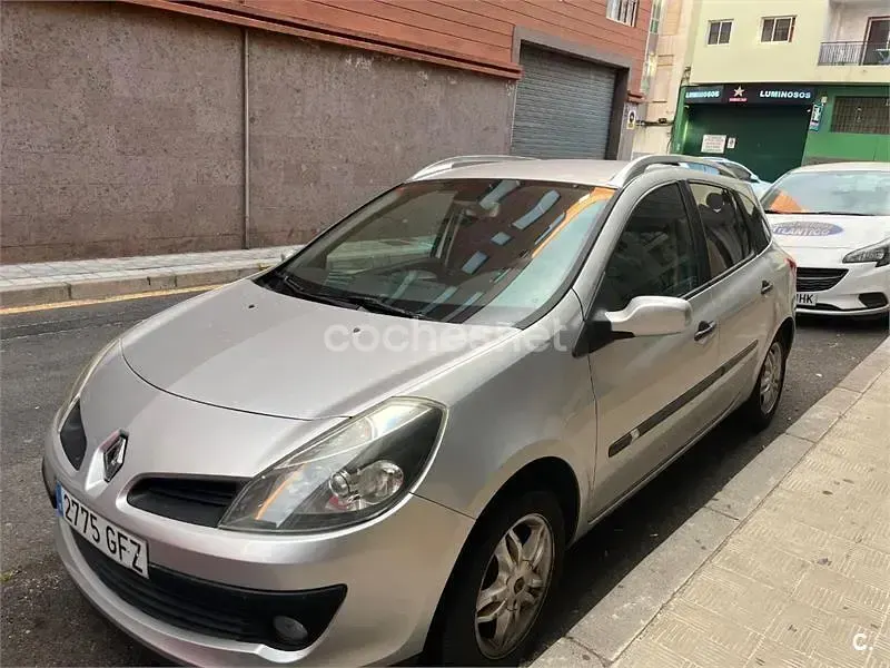Usado Renault Clio Dynamique 100 CV (73 kW) 2008 Gris / plata Familiar