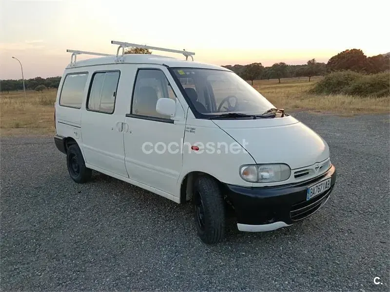 Usado Nissan Cargo 75 CV (55 kW) 1999 Blanco Familiar