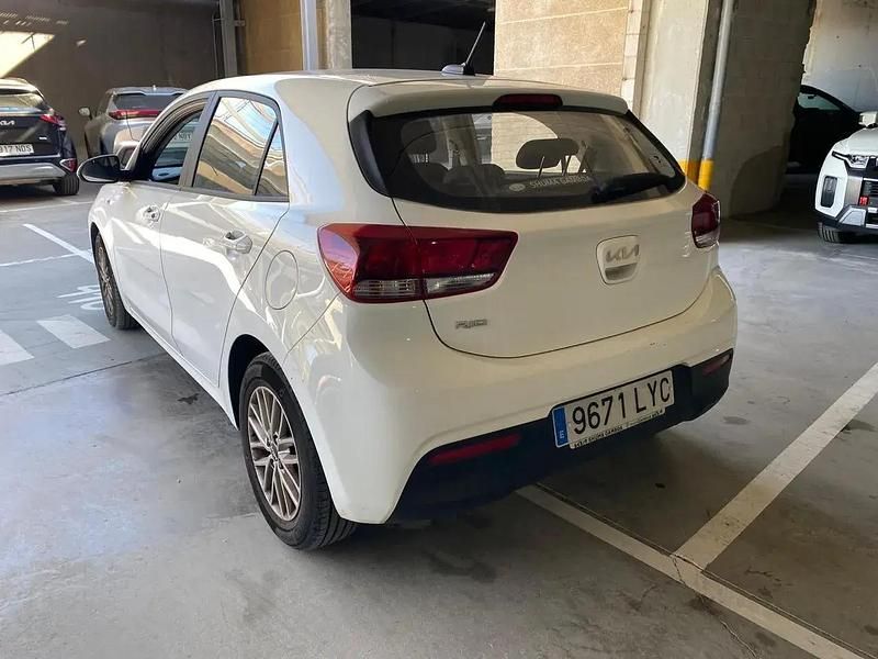 Usado Kia Rio 84 CV (61 kW) 2022 Blanco