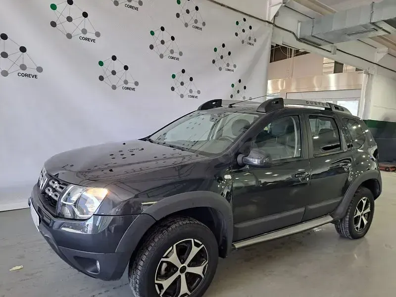 Usado Dacia Duster Lauréate 125 CV (91 kW) 2017 Negro SUV