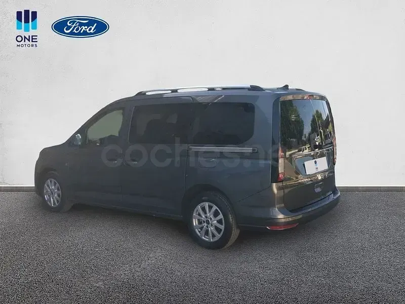 Usado Ford Grand Tourneo Connect Titanium 114 CV (83 kW) 2022 Gris / plata Monovolumen