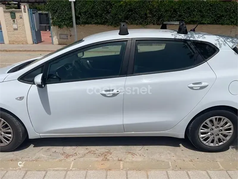 Usado Kia Ceed 100 CV (73 kW) 2015 Blanco Utilitario