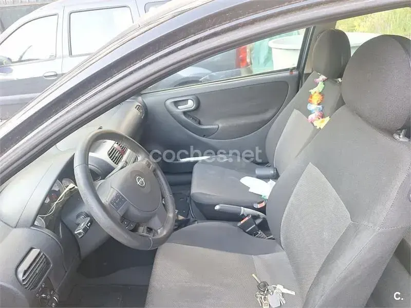 Usado Opel Corsa Essentia 70 CV (51 kW) 2005 Negro Utilitario