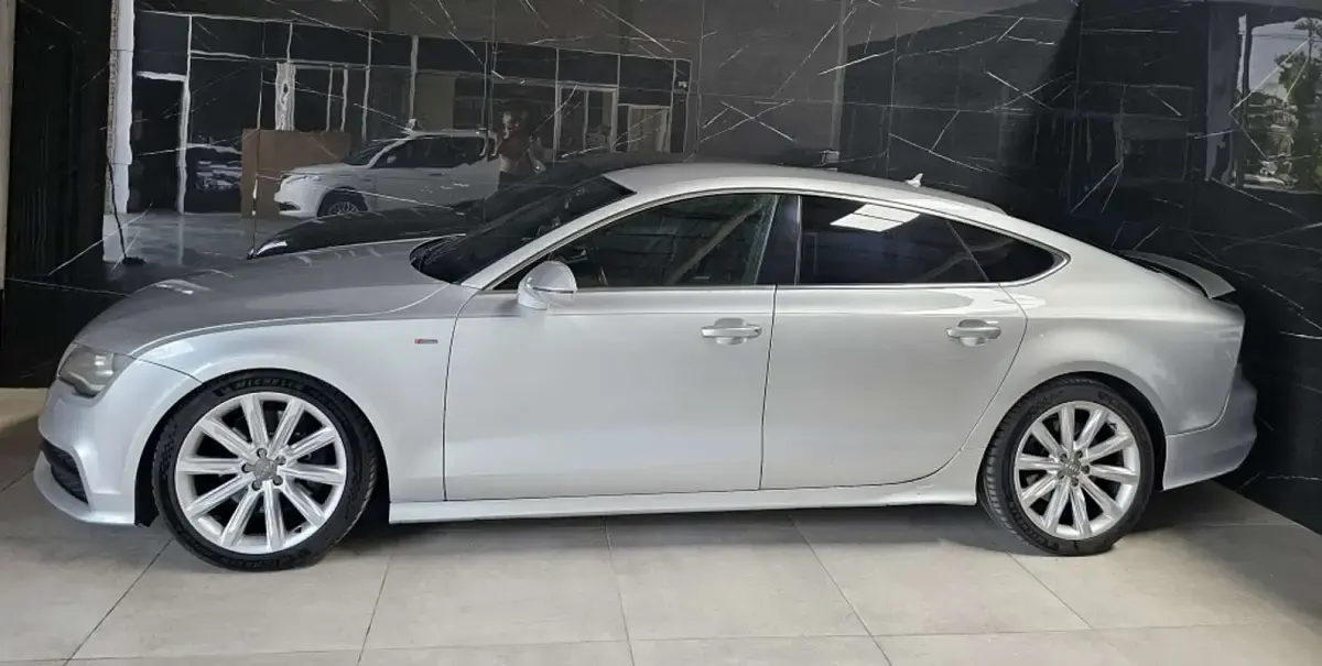 Usado Audi A7 Sportback S-Line 245 CV (180 kW) 2011 Gris Utilitario