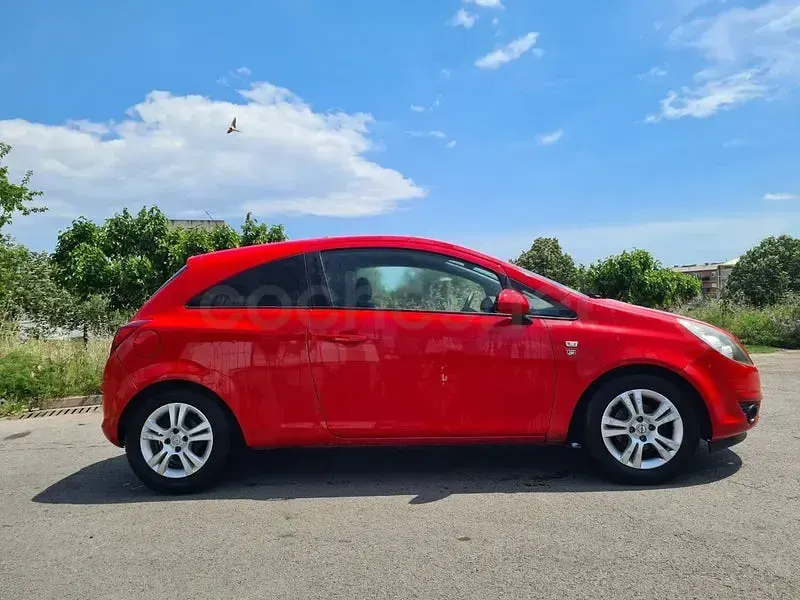 Usado Opel Corsa Selective 95 CV (69 kW) 2011 Rojo Utilitario