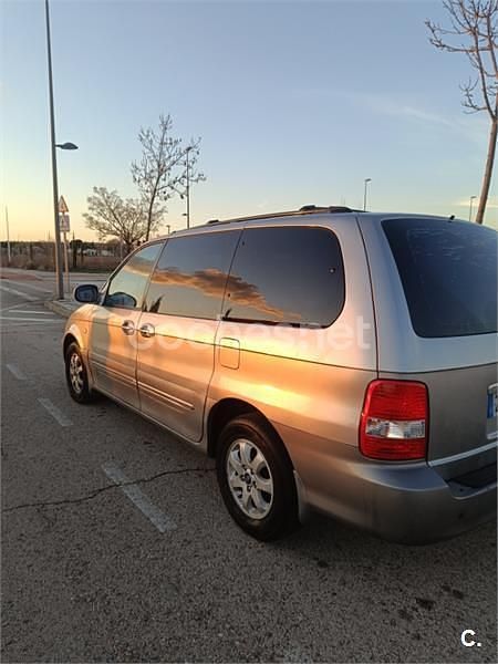 Usado Kia Carnival LX 144 CV (105 kW) 2006 Gris / plata Monovolumen