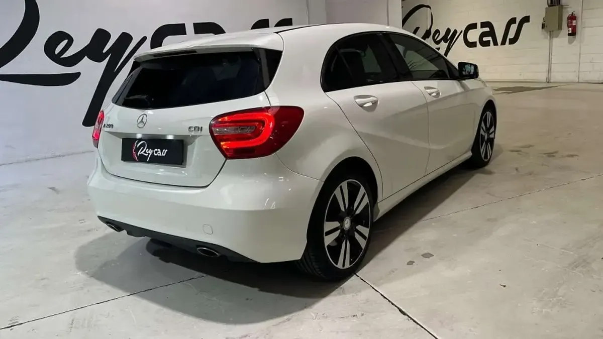 Usado Mercedes A200 AMG line 136 CV (100 kW) 2014 Blanco Utilitario