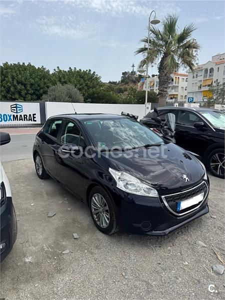 Usado Peugeot 208 Active 82 CV (60 kW) 2014 Negro Utilitario