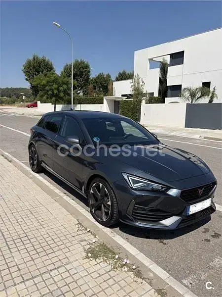 Usado Cupra Leon 150 CV (110 kW) 2023 Gris / plata Berlina