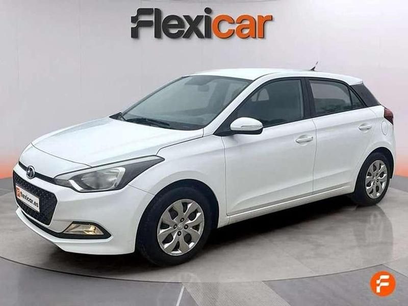 Usado Hyundai i20 84 CV (61 kW) 2016 Blanco Utilitario