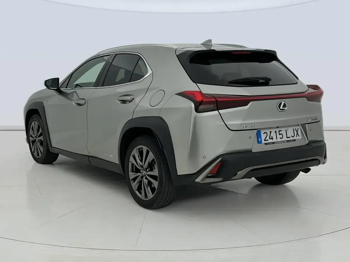 Usado Lexus UX 250h Sport Line 184 CV (135 kW) 2020 Gris plata SUV