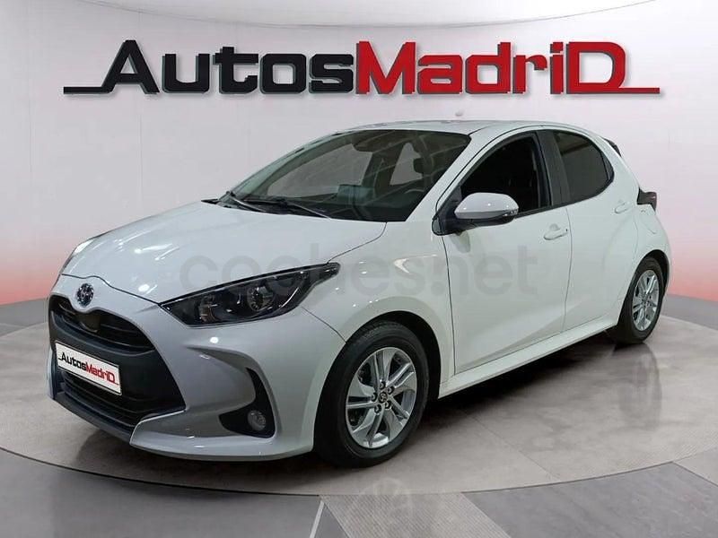 Usado Toyota Yaris Hybrid Active 116 CV (85 kW) 2022 Blanco Berlina