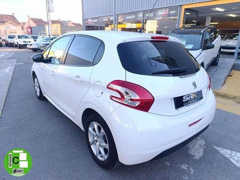 Usado Peugeot 208 Style 82 CV (60 kW) 2014 Blanco Utilitario