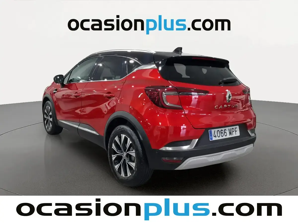 Usado Renault Captur Techno 90 CV (66 kW) 2024 Rojo SUV