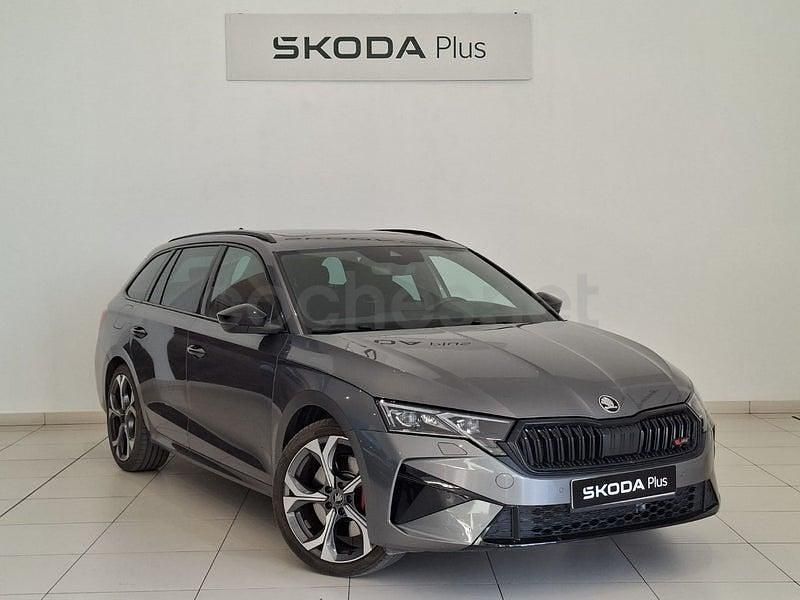 Usado Skoda Octavia RS 265 CV (194 kW) 2025 Gris / plata Familiar