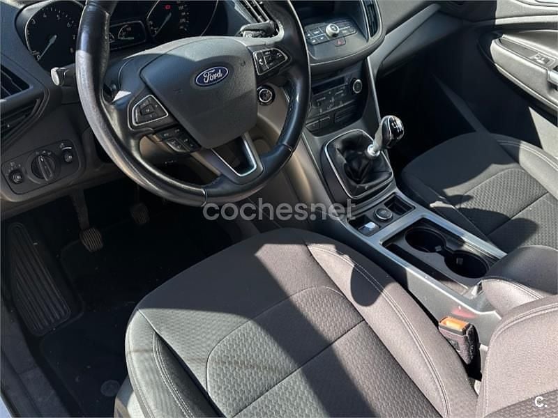 Usado Ford Kuga Trend 120 CV (88 kW) 2019 Blanco SUV