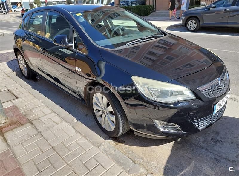 Negro Usado 2010 Opel Astra Enjoy Berlina | 5200 € (Buen precio) - Imagen 1/4