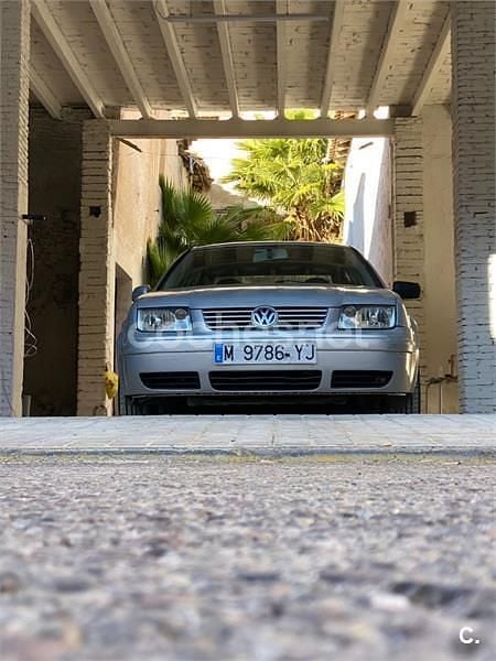 Gris / plata Usado 1999 VW Bora Highline Berlina | 2000 € - Imagen 1/4