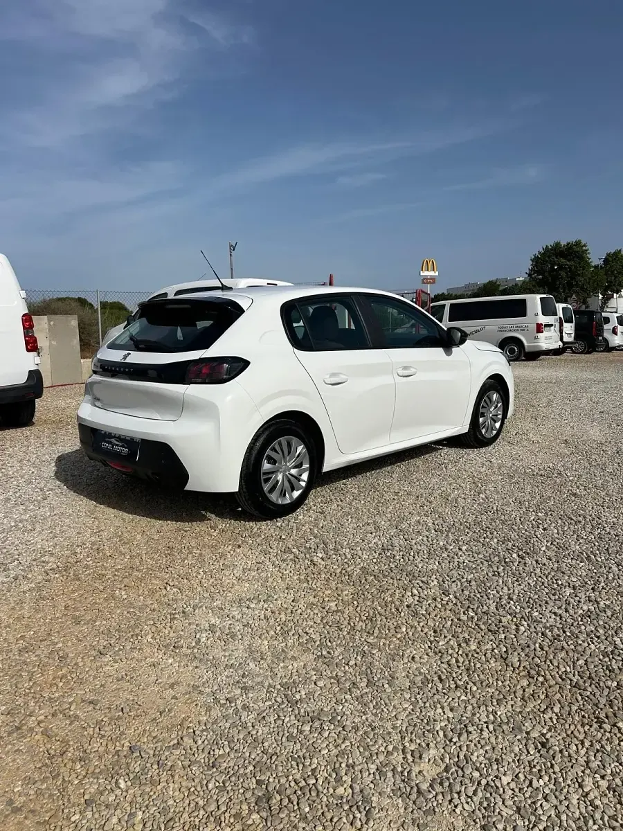 Usado Peugeot 208 Active 100 CV (73 kW) 2022 Blanco Utilitario